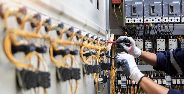 Professional Electrician technician working in Woodburn, IN